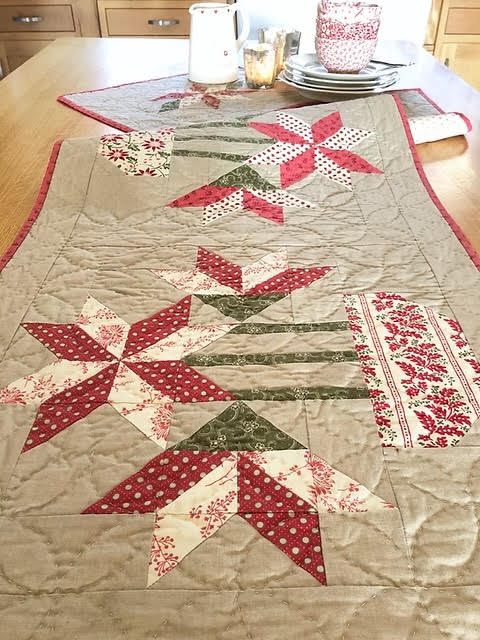 Amarylis Table Runner